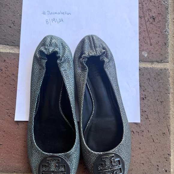 TORY BURCH used excellent Reva Gray Stingray Leather Logo Ballet Flats Size 7.5 - Picture 4 of 9